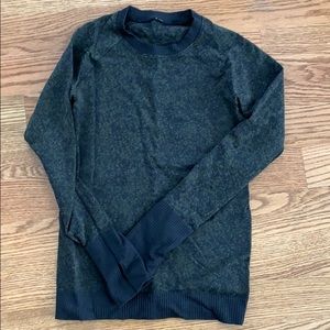Lululemon fitted long sleeve pullover